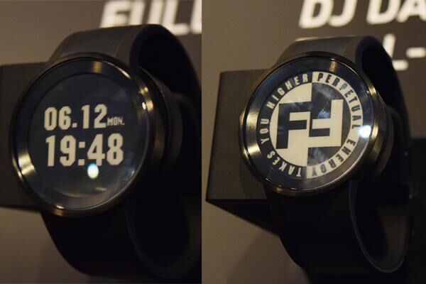 アプリで簡単デザイン変更。電子ペーパーでできた腕時計「FES Watch U」で自分だけの柄を身につける