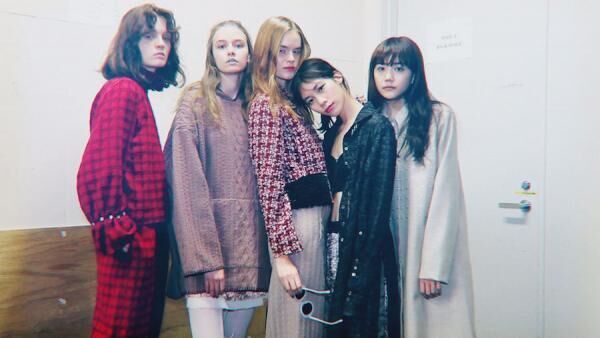 「ファッションショーは新たなクリエイションが生まれる場」tiit tokyo 2017年秋冬ファッションショーのバックステージムービーが公開。小松菜奈や松井愛莉、福士リナも出演。