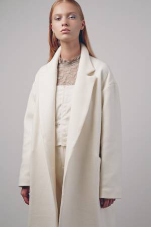 FEMIND TOKYO 2017年冬コレクション 雪のキャンバスに乗せる私色