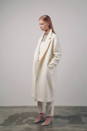 FEMIND TOKYO 2017年冬コレクション 雪のキャンバスに乗せる私色