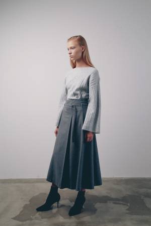 FEMIND TOKYO 2017年冬コレクション 雪のキャンバスに乗せる私色