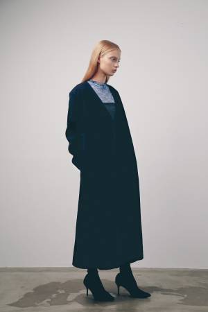 FEMIND TOKYO 2017年冬コレクション 雪のキャンバスに乗せる私色