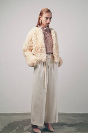 FEMIND TOKYO 2017年冬コレクション 雪のキャンバスに乗せる私色