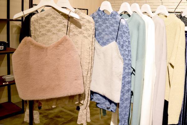 FEMIND TOKYO 2017年冬コレクション 雪のキャンバスに乗せる私色