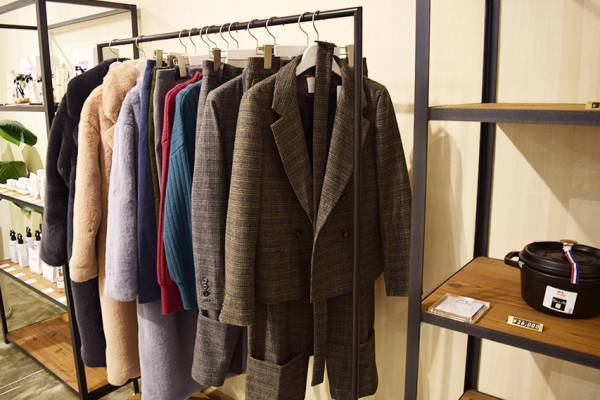 FEMIND TOKYO 2017年冬コレクション 雪のキャンバスに乗せる私色