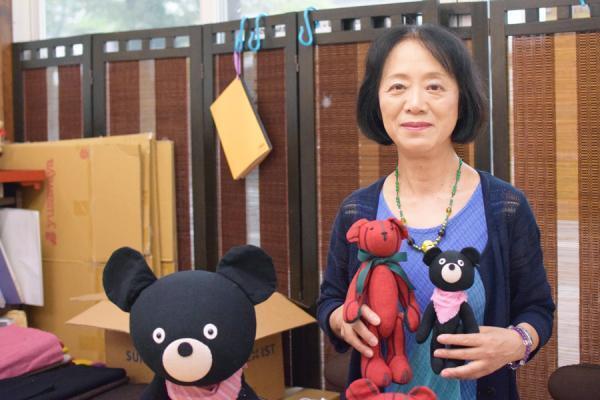 会津木綿のテディベア 「あいくー」が結ぶ、私の笑顔と故郷の空