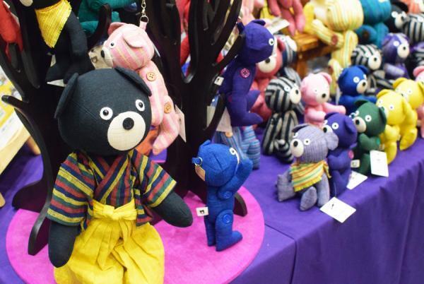 会津木綿のテディベア 「あいくー」が結ぶ、私の笑顔と故郷の空