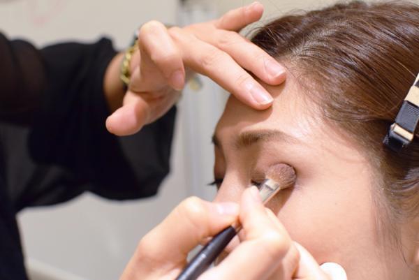 ヘアメイクアーティスト直伝、手持ちのコスメで主役になれるパーティーメイク術の全工程をお見せします