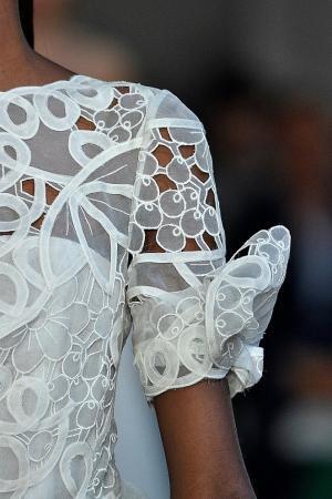 Carolina Herrera（キャロリーナ・ヘレラ）のプレタポルテドレスが日本初上陸。レンタル、販売共に開始。