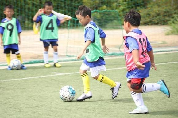 ドリブルを上達させるために大切なのは「距離と角度と一歩を踏み出す勇気」