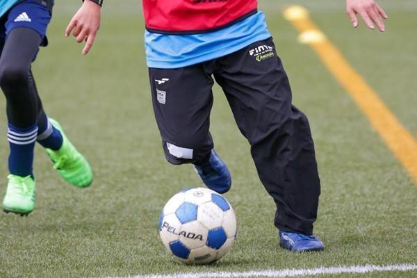 コーチに隠れて仲間が「キモい」と言ってくる問題