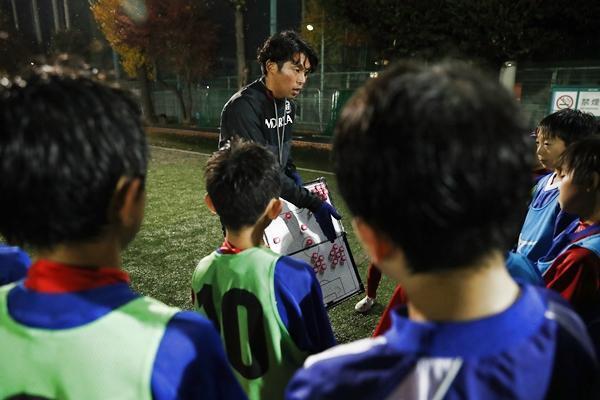 判断力がある子は中学でグッと伸びることも。三菱養和のコーチに聞く、サッカーの判断力を高める方法