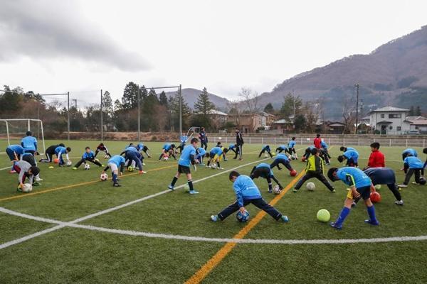 アップが長すぎて試合前にへとへとな子どもたち。アップの適正時間を教えて