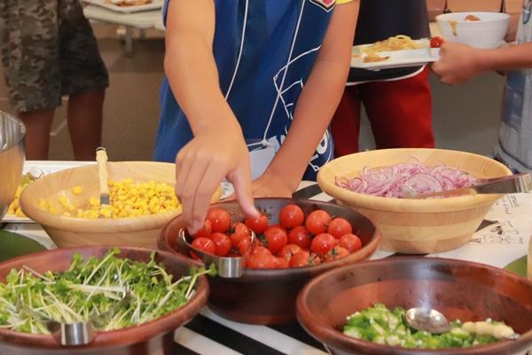 【熱中症対策】練習前の体重測定から食事バランスまでサカイクキャンプが実施する万全の熱中症予防　－オフザピッチ編－