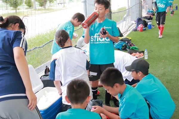 【熱中症対策】練習前の体重測定から食事バランスまでサカイクキャンプが実施する万全の熱中症予防　－オフザピッチ編－