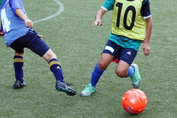 ボールを蹴るのは上手いけど、手で投げたりキャッチが苦手な子が多い。全身をうまく使えるようになる方法を教えて