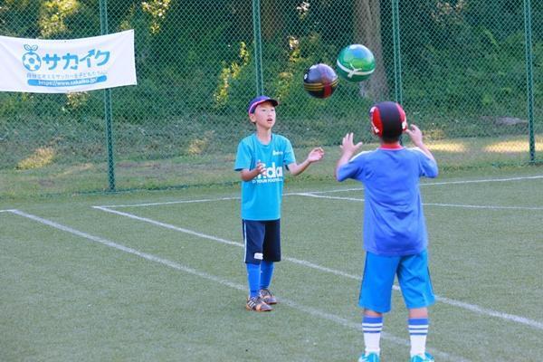 ボールを蹴るのは上手いけど、手で投げたりキャッチが苦手な子が多い。全身をうまく使えるようになる方法を教えて