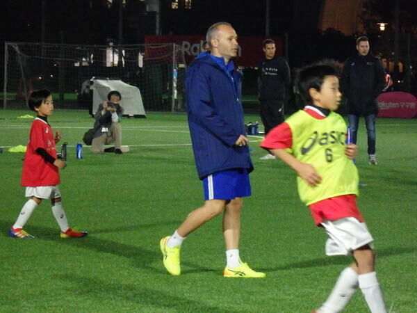 「サッカーの理解の仕方を教えたい」イニエスタが日本の子どもと共有したいこと