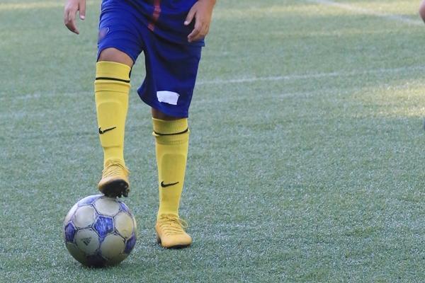 子どものスポーツの成績は育児の成果？　スポーツ少年の保護者を悩ます見えないプレッシャーの正体