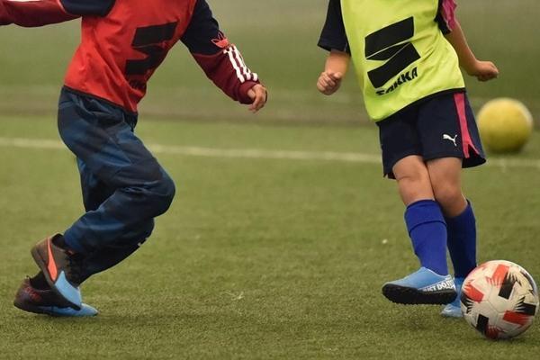 DFとGKが連携してプレーできない。イメージを共有して声かけを増やすにはどんな指導をすればいい？