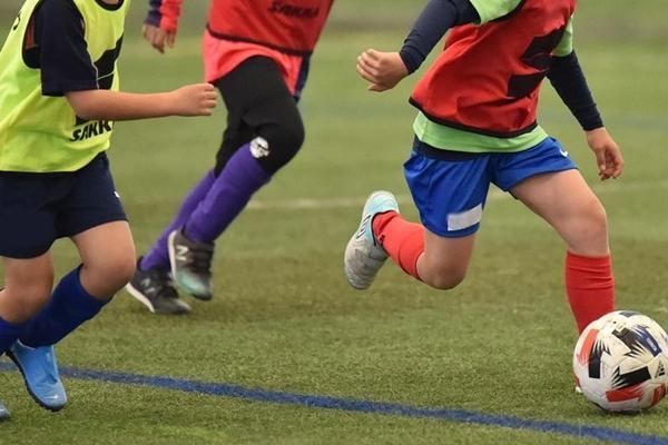 DFとGKが連携してプレーできない。イメージを共有して声かけを増やすにはどんな指導をすればいい？