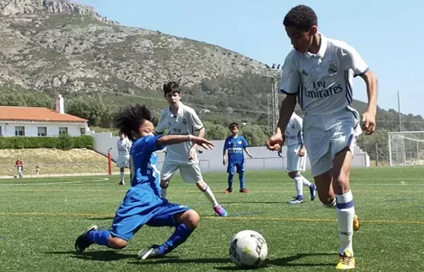 世界のクラブが日本人選手に求めるスキルとは。レアル中井選手から学ぶ世界で生き抜く方法