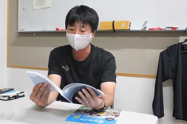 コロナ禍で感じた絆の重要性。オンラインを駆使してコミュニケーションの強化図る 藤枝東・小林公平監督インタビュー