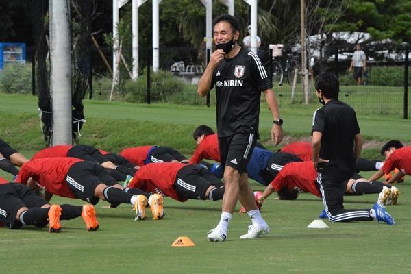 内田篤人さんがドイツのサッカーを「別のスポーツ」と言った理由、日本の指導で技術より意識すべきこととは／U-19日本代表影山監督インタビュー前編