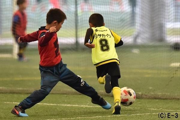 相手にボールを奪われると取り返しに行けない子、ボールの奪い方をどう理解させたらいい？