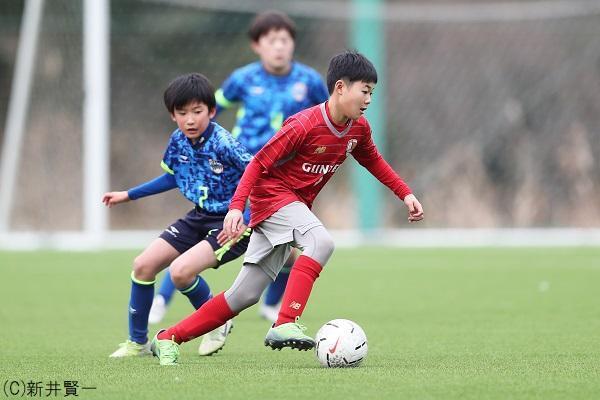 「状況を見てどこにボールを動かすか判断」体格差に苦戦も健闘を見せたバルサ選抜の修正力