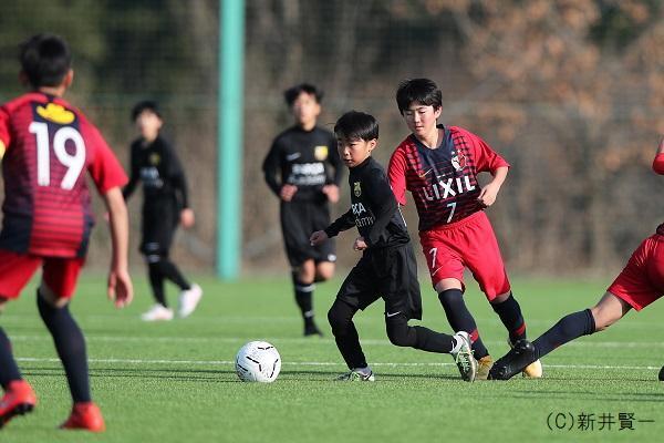 「状況を見てどこにボールを動かすか判断」体格差に苦戦も健闘を見せたバルサ選抜の修正力