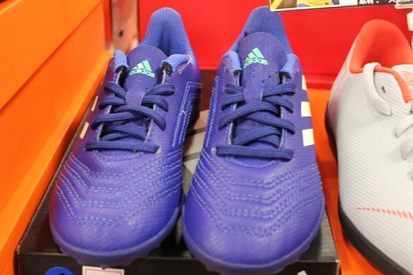 この秋子どもがサッカーを始める人必見！　子どもの足に合うシューズとすね当ての正しい選び方