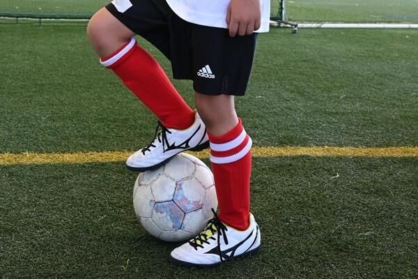 正しい靴選びがケガ予防とサッカー上達につながる 重要なのは 横幅 と かかと 21年1月25日 ウーマンエキサイト 1 4