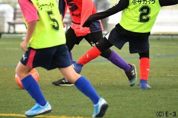 かかとの痛み、腰痛など成長期のサッカー少年が抱える痛みの原因。ポイントは股関節を上手に使える身体作り！