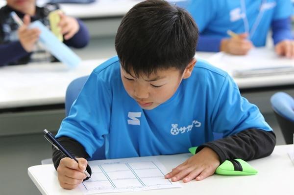 サッカーを始めるときに一緒にはじめたいサッカーノート、書くことが上達につながる理由とは？