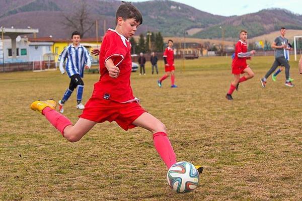 サッカーのキックの種類は?　使用頻度の高い主なキックを紹介！