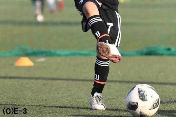 ドリブルとパス、どちらを先に教えるべき？　ジュニア年代の育成ではどちらを優先すべきか教えて