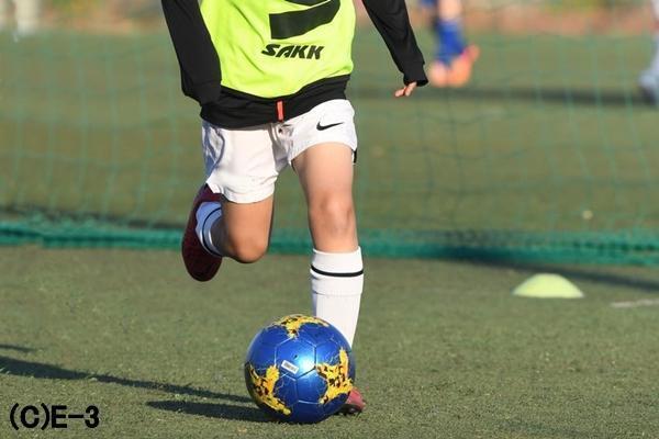 ドリブルとパス、どちらを先に教えるべき？　ジュニア年代の育成ではどちらを優先すべきか教えて