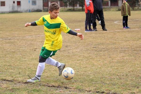 サッカー選手と利き足の関係は?　利き足の調べ方についても解説