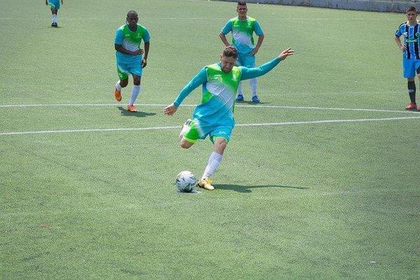 ロングキックの蹴り方は? 初心者でもできるキックのコツも解説