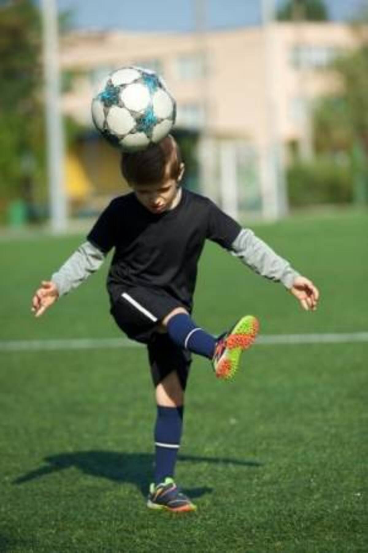 ヘディングは禁止すべき 適切な練習は 日本サッカー 協会が発表した年代別ヘディング習得のためのガイドライン 幼児 ４年生編 21年6月17日 ウーマンエキサイト 1 4