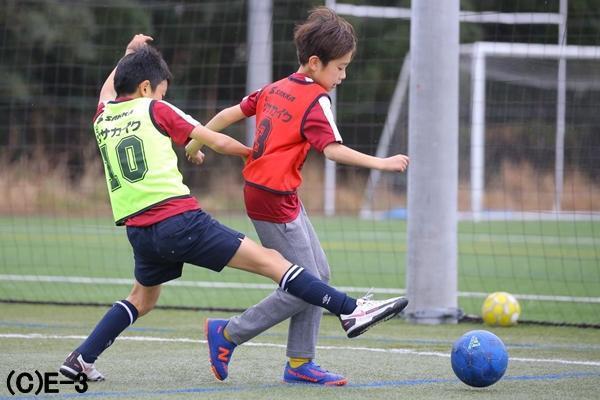 でこぼこピッチだとぐらついて転びやすい子どもたちのボディコントロールを強化する練習はある？