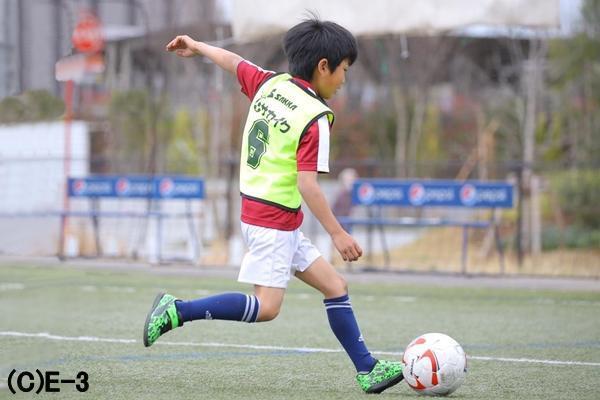 でこぼこピッチだとぐらついて転びやすい子どもたちのボディコントロールを強化する練習はある？