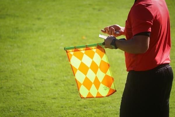 オフサイドとは?　サッカーの試合の行方を大きく左右するルールを解説