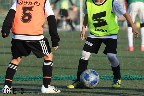 ドリブルで相手の逆を作る動きが苦手な子どもたち。相手の動きを予想できるようにするお勧めの練習は？