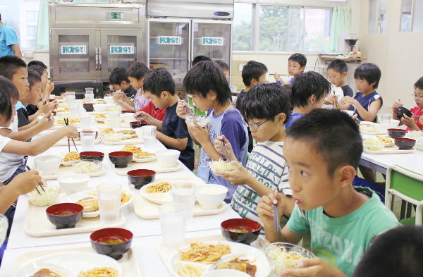 ハードな運動をしている子どもに推奨される「とにかく量を食べなさい」の弊害とは？