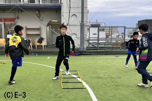 相手の切り返しについていけなかった子が、自信をもってプレー中顔が上がるようになった理由