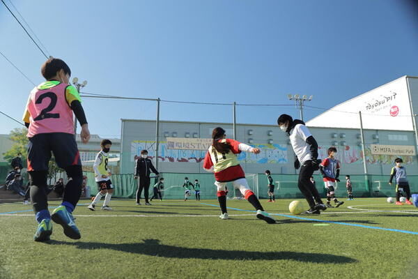 中村憲剛さんがサッカー教室で指導、「正確に止めて蹴る」を実行するために最も大切なものとは