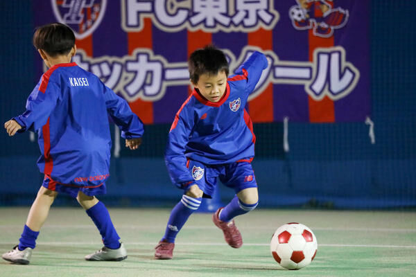 「選抜コース」を新設した、FC東京サッカースクール。彼らが大切にする「青赤キッズの心得」とは？