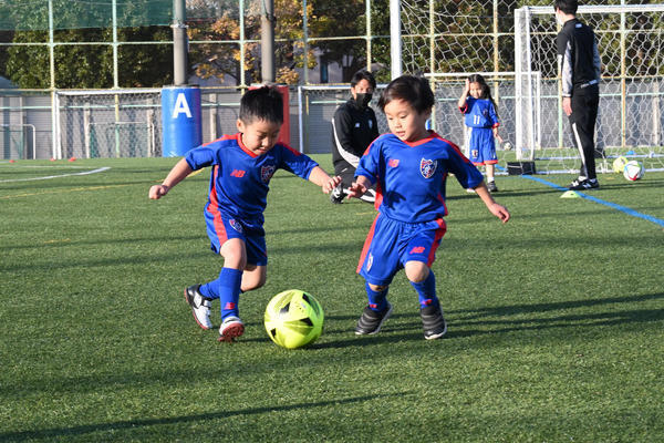 「選抜コース」を新設した、FC東京サッカースクール。彼らが大切にする「青赤キッズの心得」とは？